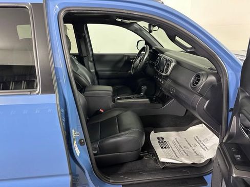 Used 2019 Toyota Tacoma TRD Sport AWD/4WD image 10