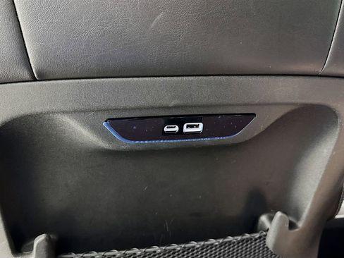 Used 2025 Chrysler Pacifica Select image 23