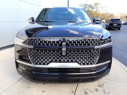 New 2025 Lincoln Navigator Reserve image 9