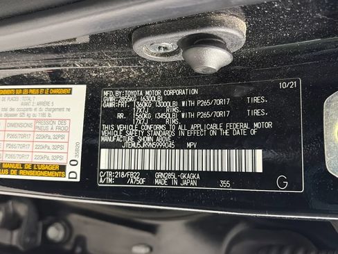 Used 2022 Toyota 4Runner SR5 AWD/4WD image 9