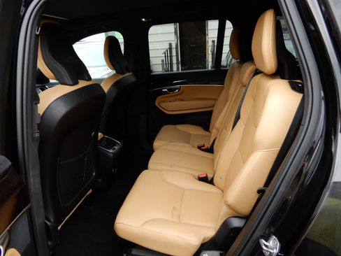 Used 2019 Volvo XC90 T6 Momentum w/ Advanced Package image 10