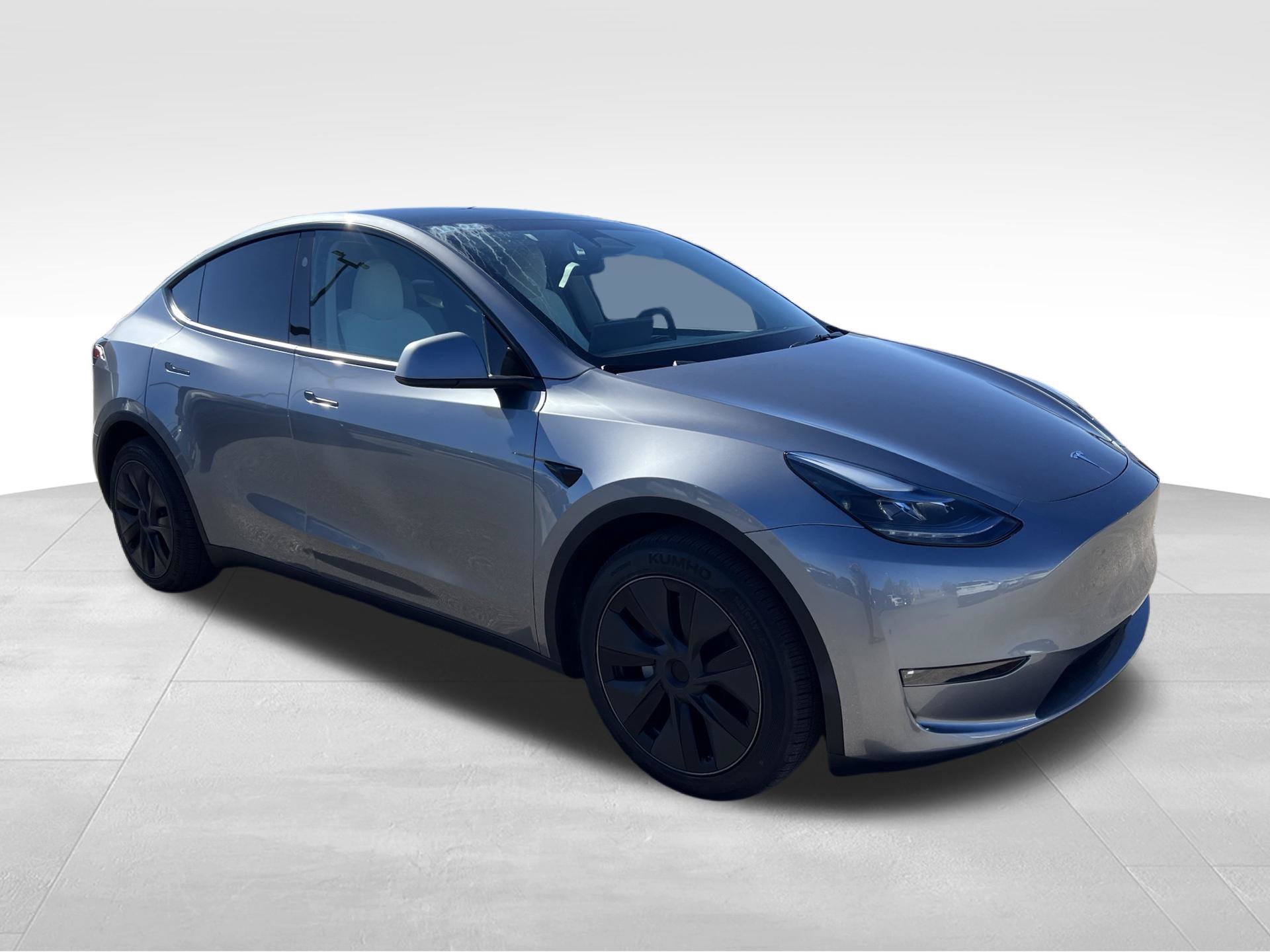 Used 2024 Tesla Model Y Long Range AWD/4WD image 3