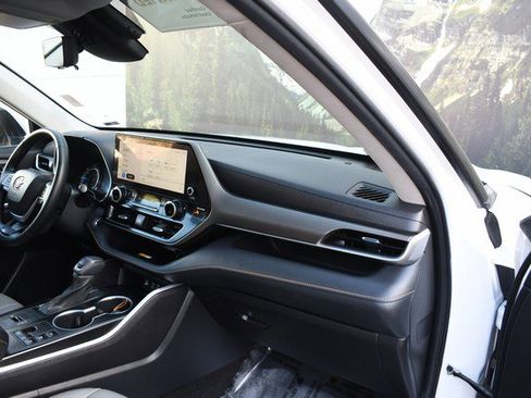 Certified 2023 Toyota Highlander Bronze Edition image 25