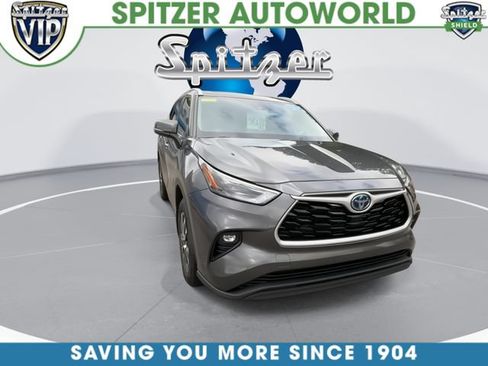 Used 2022 Toyota Highlander XLE AWD/4WD image 2