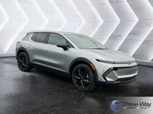 New 2026 Chevrolet Equinox EV LT w/ LPO, Blackout Package FWD image 7