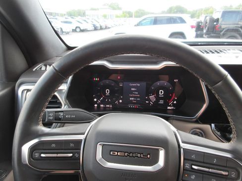 Used 2024 GMC Canyon Denali AWD/4WD image 33