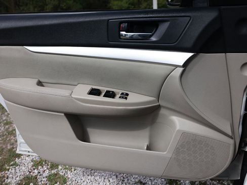 Used 2011 Subaru Outback 2.5i Premium w/ Popular Equipment Group 1B image 39