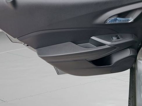 New 2026 Chevrolet Trax LT w/ Midnight Edition FWD image 16