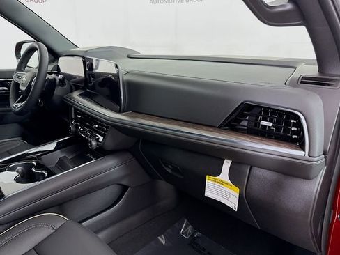 New 2025 Chevrolet Suburban Premier image 35