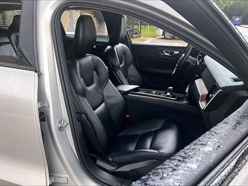 Certified 2025 Volvo V60 B5 Cross Country Plus AWD/4WD image 10