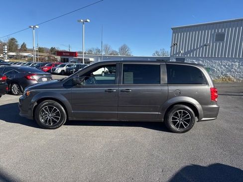 Used 2017 Dodge Grand Caravan SE image 5