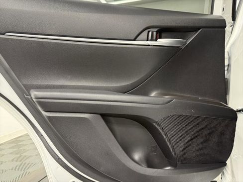 Used 2024 Toyota Camry SE image 33