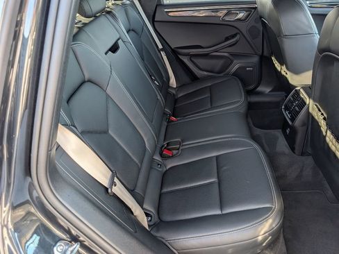 Certified 2024 Porsche Macan image 7