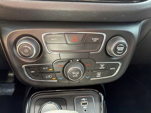 Used 2020 Jeep Compass Limited AWD/4WD image 17