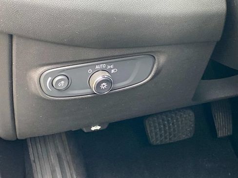 Used 2022 Chevrolet Equinox LT AWD/4WD image 16