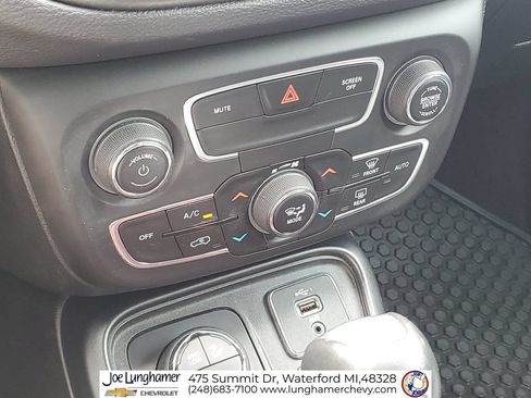 Used 2020 Jeep Compass Trailhawk AWD/4WD image 18