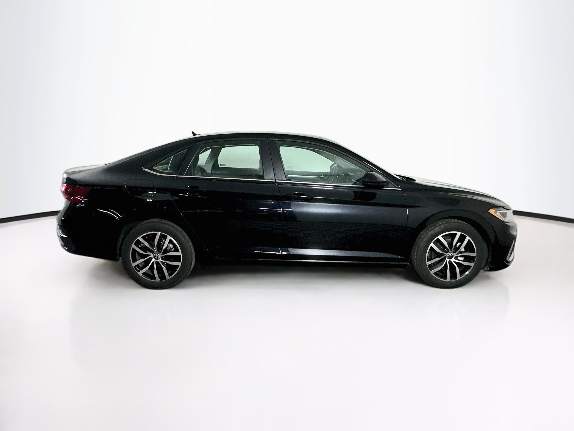 Used 2025 Volkswagen Jetta SE FWD image 10