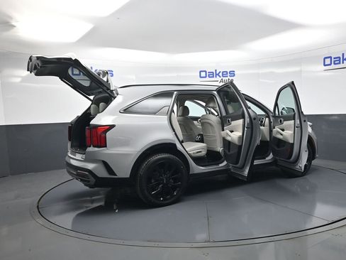 Used 2023 Kia Sorento SX image 58