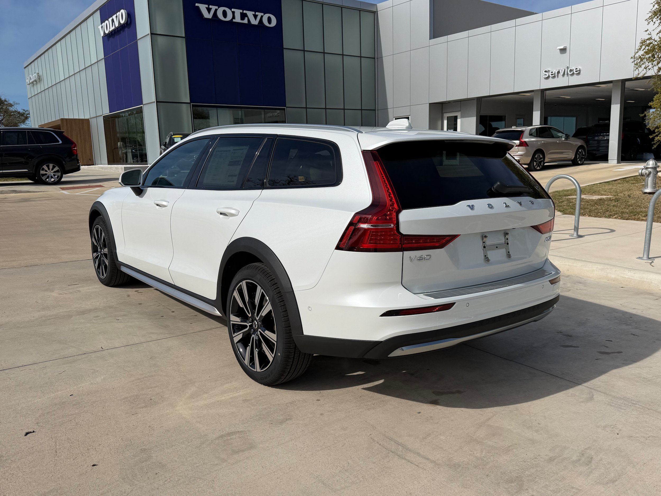New 2026 Volvo V60 B5 Cross Country Ultra w/ Protection Package Premier AWD/4WD image 4