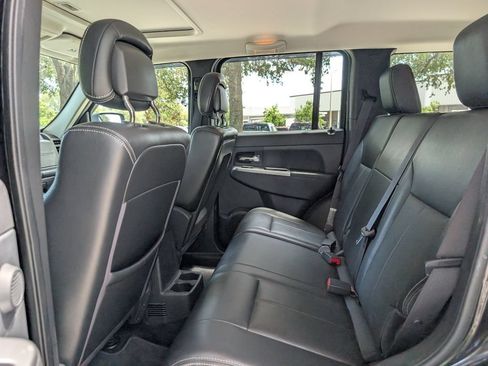 Used 2010 Jeep Liberty Limited w/ Tire & Wheel Group AWD/4WD image 13