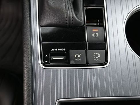 Used 2022 Toyota Sienna XSE image 25