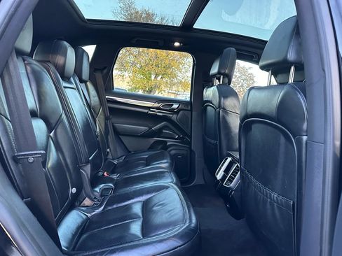 Used 2017 Porsche Cayenne Platinum Edition image 26