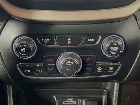 Used 2018 Jeep Cherokee Limited image 22