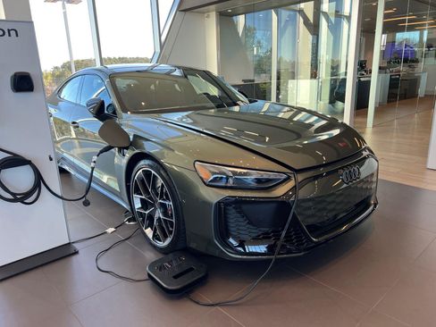 New 2026 Audi RS e-tron GT performance image 3