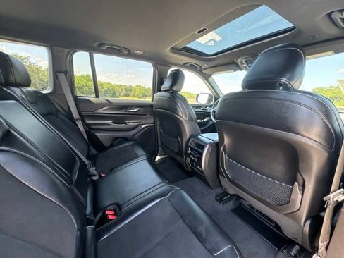 Used 2023 Jeep Grand Cherokee Altitude AWD/4WD image 18