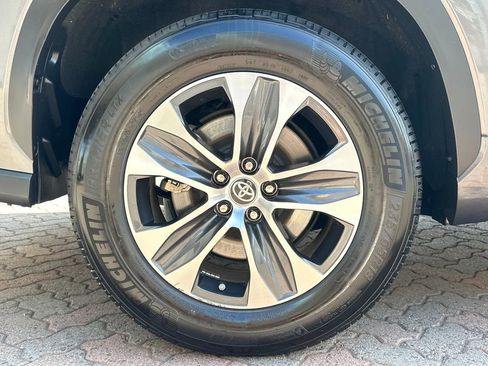 Used 2022 Toyota Highlander XLE image 18