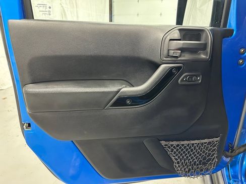 Used 2015 Jeep Wrangler Unlimited Sahara AWD/4WD image 8