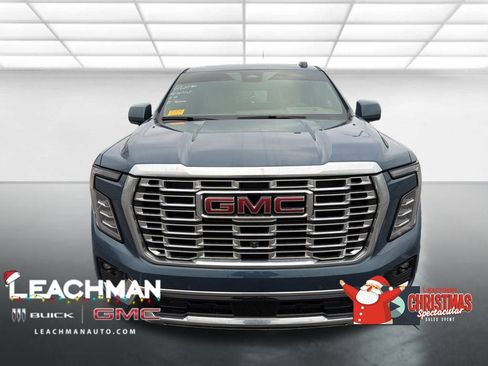 Used 2025 GMC Yukon XL Denali w/ Sun & Power Step Package image 11