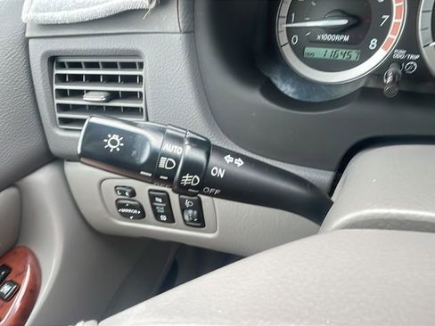 Used 2005 Toyota Sienna XLE Limited image 21