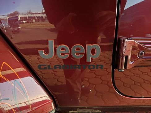 Used 2021 Jeep Gladiator Mojave w/ Cold Weather Group image 11