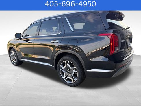 Used 2024 Hyundai Palisade SEL w/ Premium Package FWD image 3