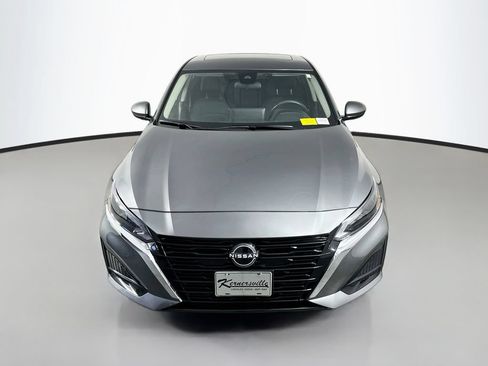 Used 2024 Nissan Altima 2.5 SV w/ SV Premium Package FWD image 2