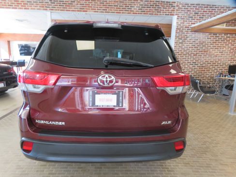 Used 2019 Toyota Highlander SE image 5