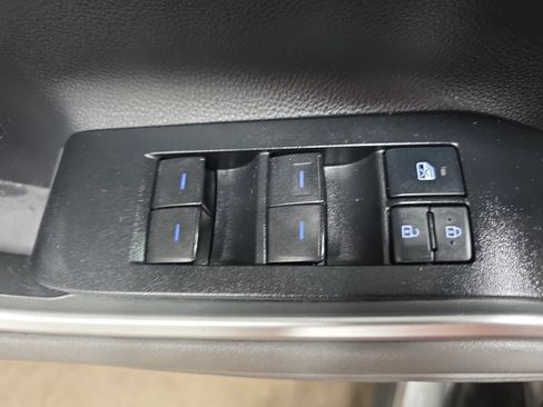 Used 2021 Toyota Highlander L image 28