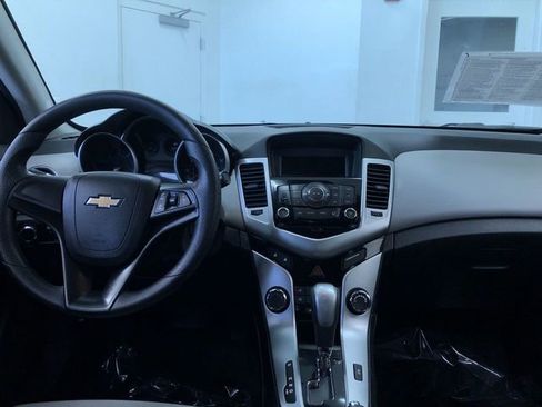 Used 2013 Chevrolet Cruze LS FWD image 17