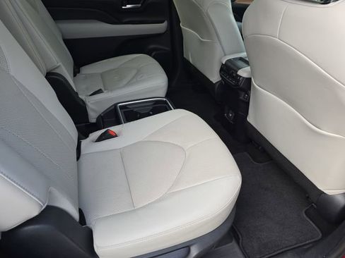 Used 2024 Toyota Grand Highlander FWD image 12