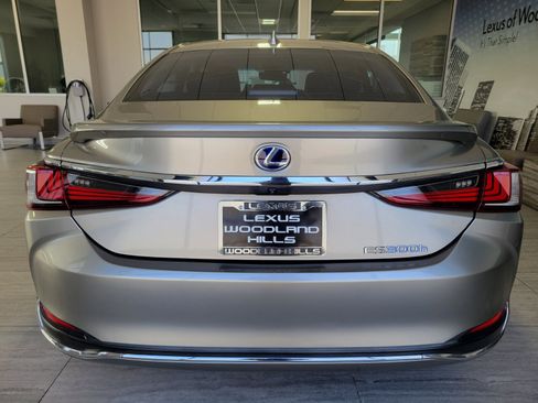 Used 2020 Lexus ES 300h w/ Accessory Package 2 image 4