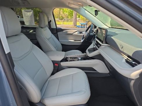 Used 2025 Ford Explorer Active w/ Active Comfort Package image 15