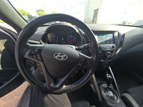 Used 2017 Hyundai Veloster Turbo FWD image 5