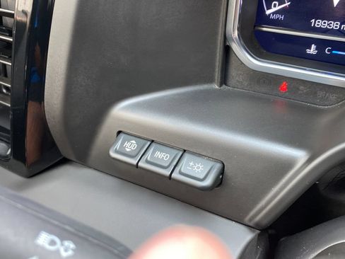 Used 2025 GMC Sierra 1500 AT4 w/ AT4 Premium Package AWD/4WD image 32