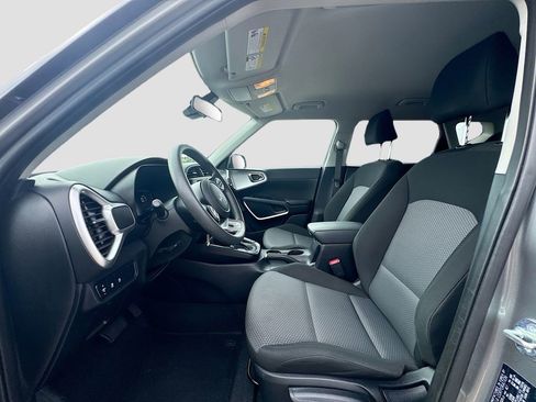 Used 2025 Kia Soul LX w/ LX Technology Package image 16