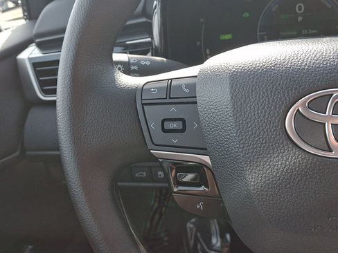 Used 2025 Toyota Camry LE AWD/4WD image 18