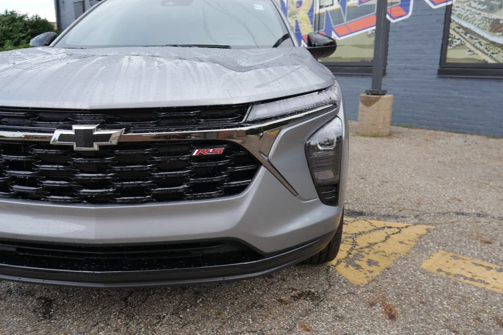 New 2026 Chevrolet Trax RS w/ Sunroof Package FWD image 3