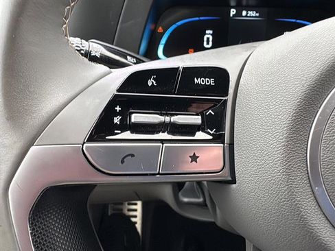 Used 2025 Hyundai Elantra Sport image 16