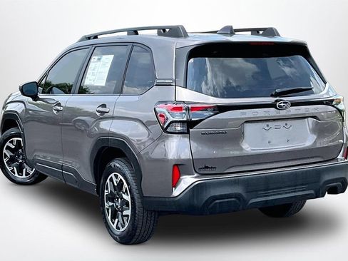 Used 2025 Subaru Forester Premium AWD/4WD image 5