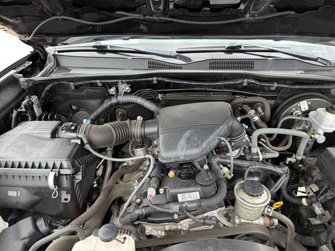 Used 2018 Toyota Tacoma SR w/ SR Convenience Package RWD image 12